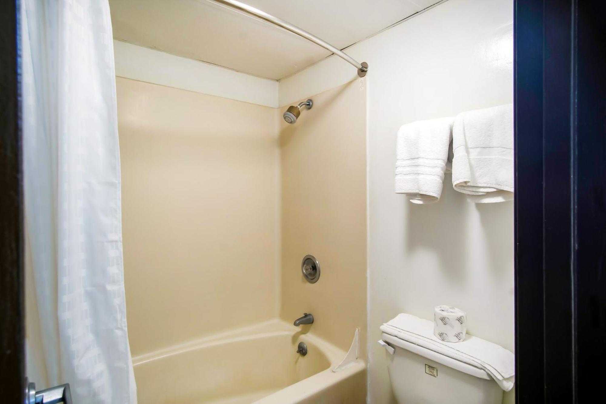 Oyo Hotel Hutchinson West 4Th Ave Εξωτερικό φωτογραφία