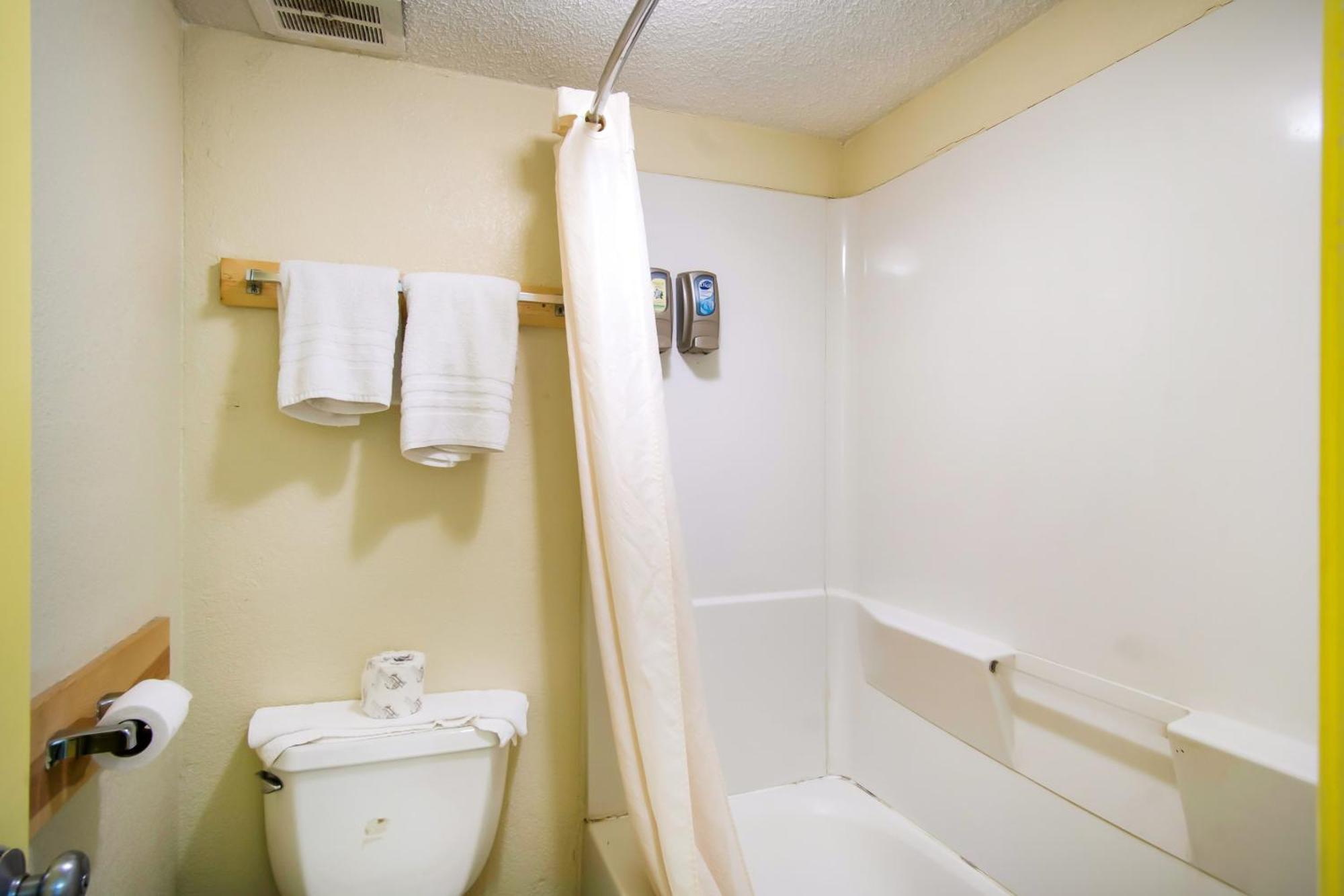 Oyo Hotel Hutchinson West 4Th Ave Εξωτερικό φωτογραφία