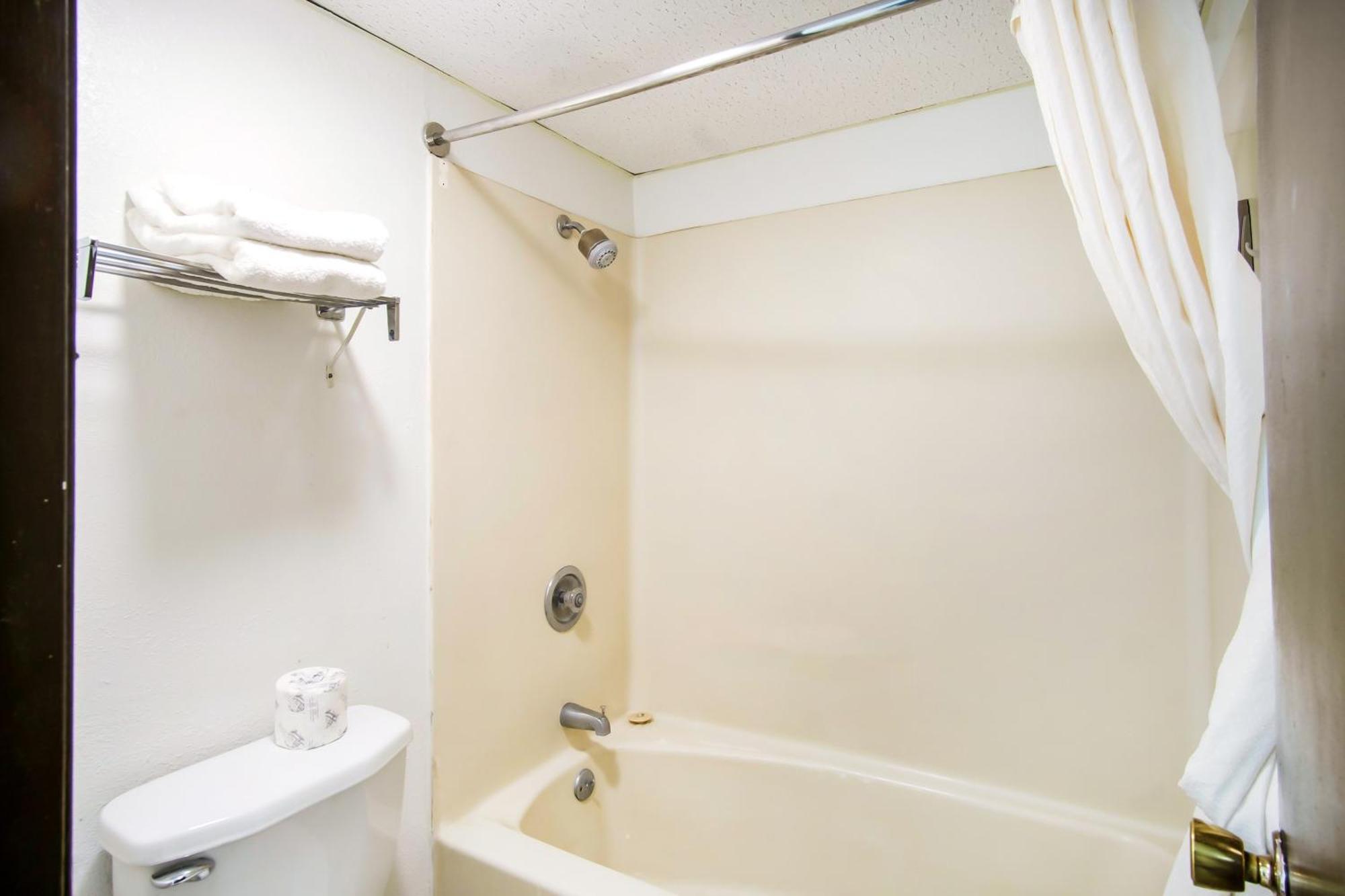 Oyo Hotel Hutchinson West 4Th Ave Εξωτερικό φωτογραφία