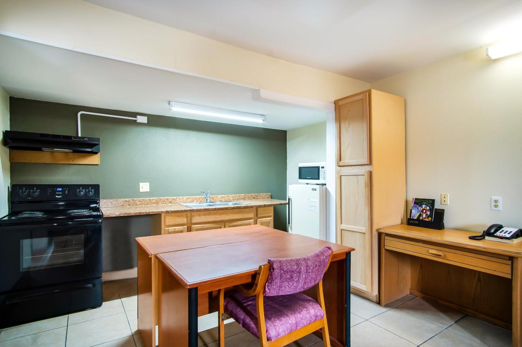 Oyo Hotel Hutchinson West 4Th Ave Εξωτερικό φωτογραφία