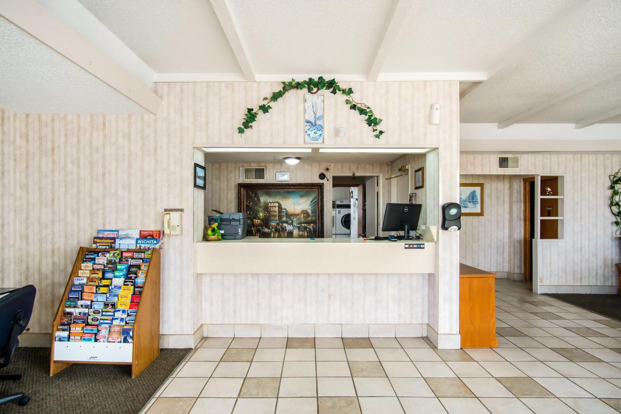 Oyo Hotel Hutchinson West 4Th Ave Εξωτερικό φωτογραφία