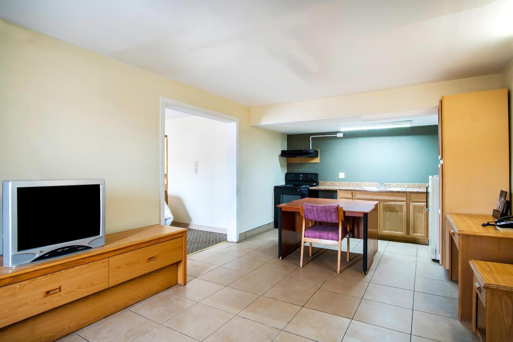 Oyo Hotel Hutchinson West 4Th Ave Εξωτερικό φωτογραφία
