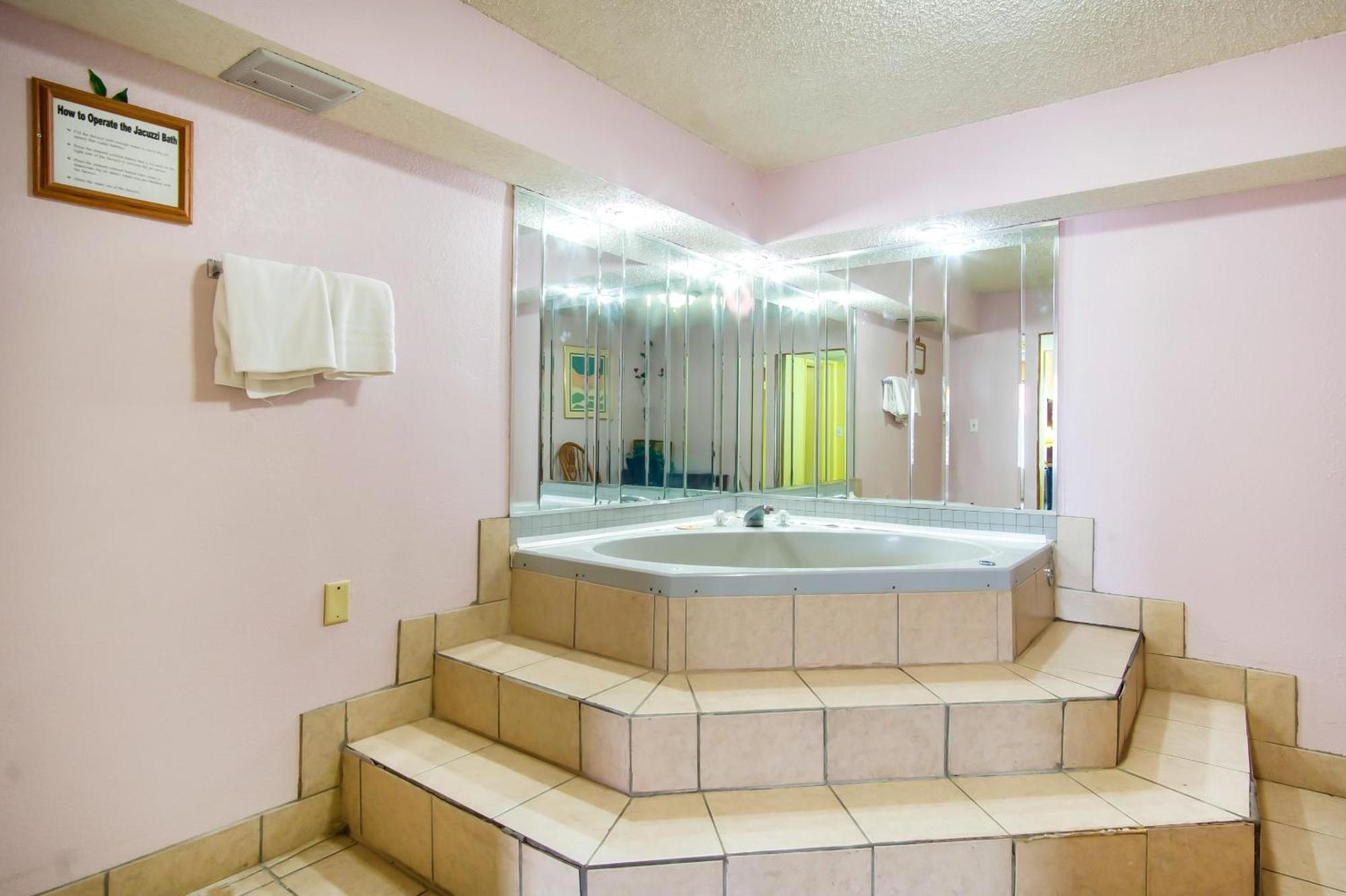 Oyo Hotel Hutchinson West 4Th Ave Εξωτερικό φωτογραφία