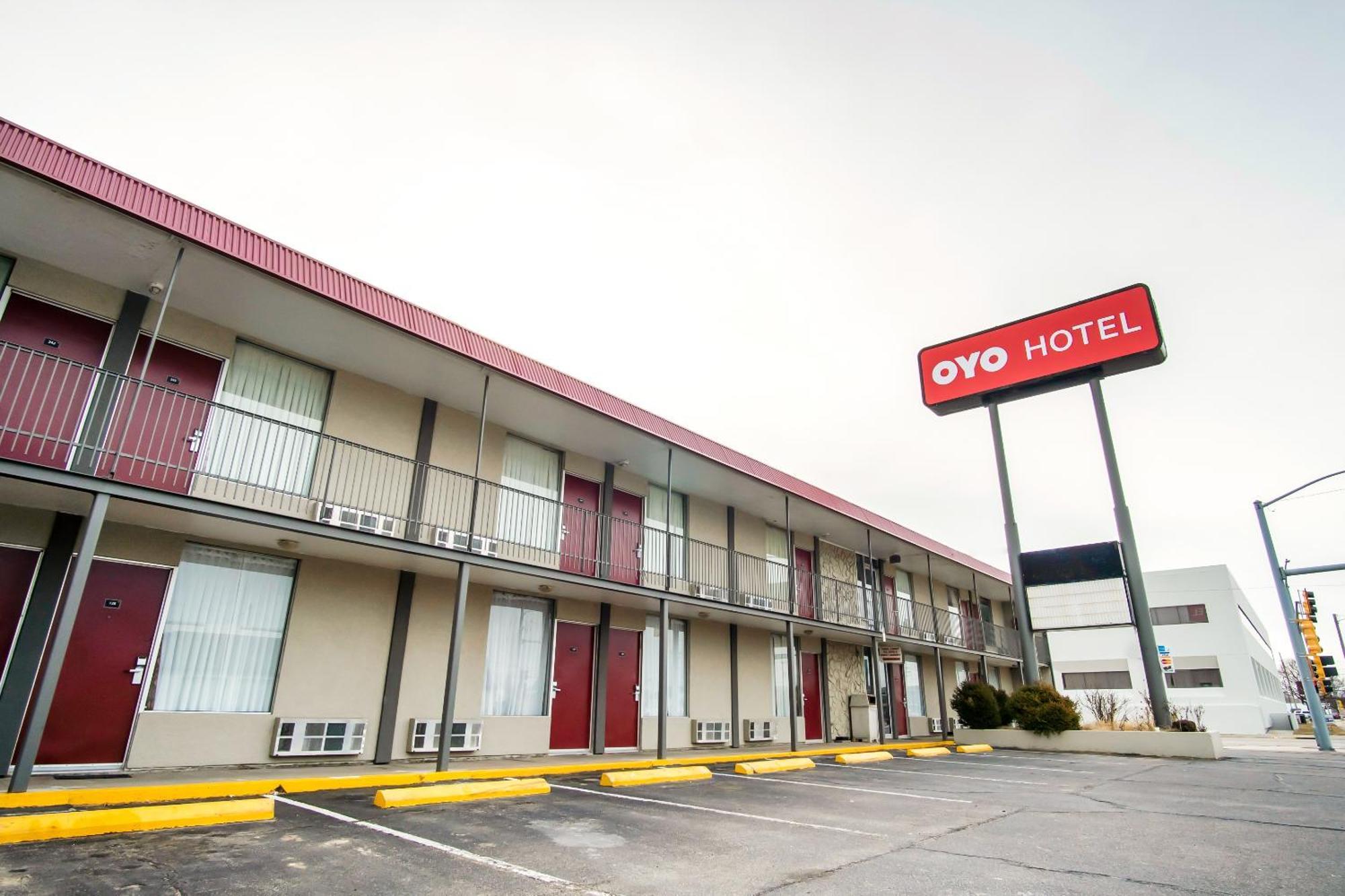 Oyo Hotel Hutchinson West 4Th Ave Εξωτερικό φωτογραφία