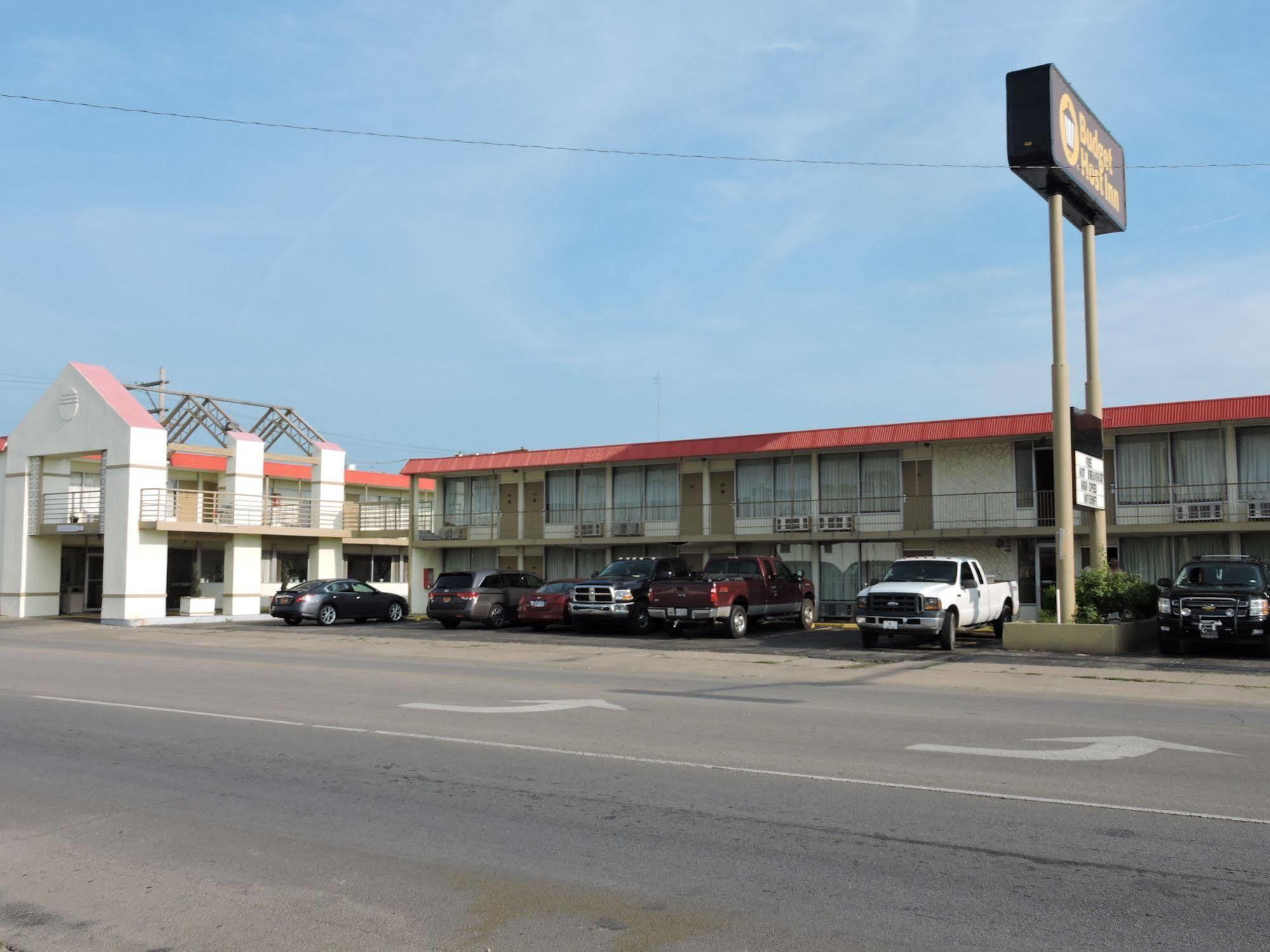 Oyo Hotel Hutchinson West 4Th Ave Εξωτερικό φωτογραφία