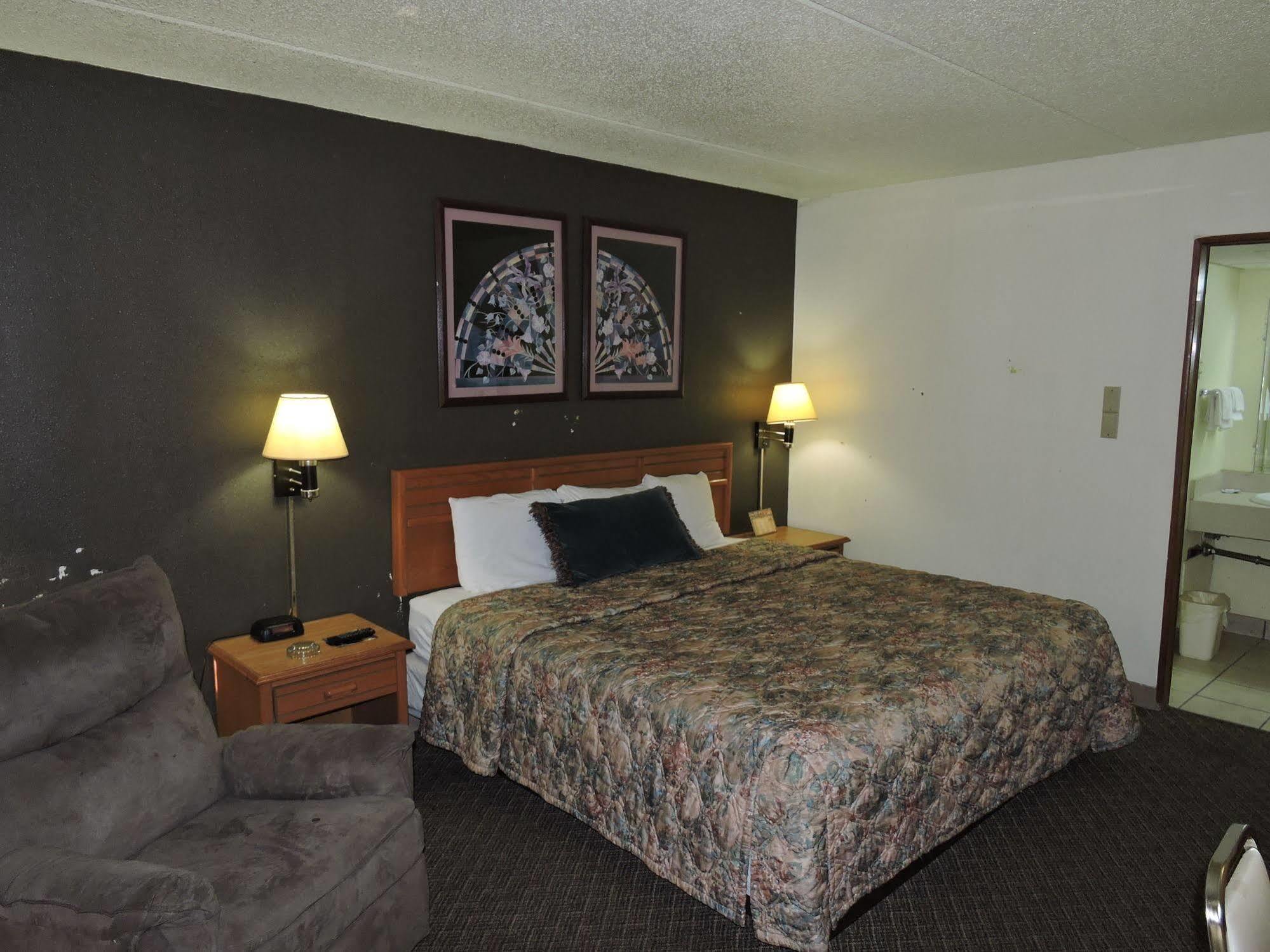 Oyo Hotel Hutchinson West 4Th Ave Εξωτερικό φωτογραφία